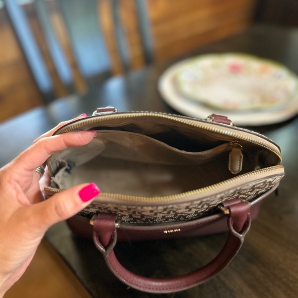 DKNY Women’s Handbag - Picture 2 of 3